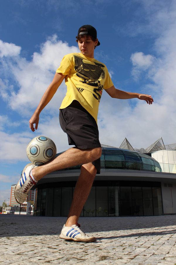 Freestyle fotbal - FOOTBALL WITHOUT LIMITS