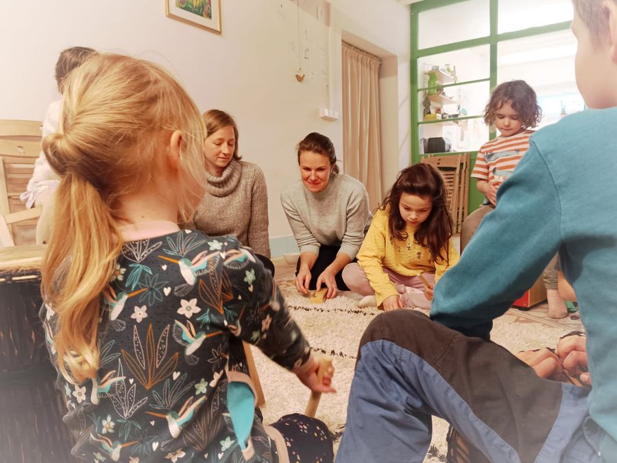 PROBUĎ V SOBĚ RYTMUS - WORKSHOP S ETHNO NÁSTROJI — fotka 3