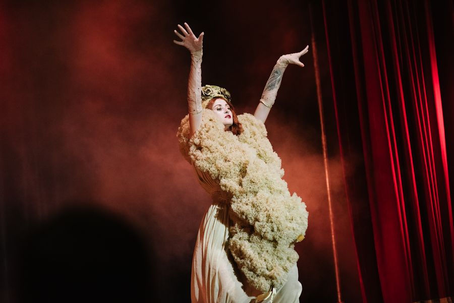 Burlesque Show Yassmine de Mortifere — fotka 5